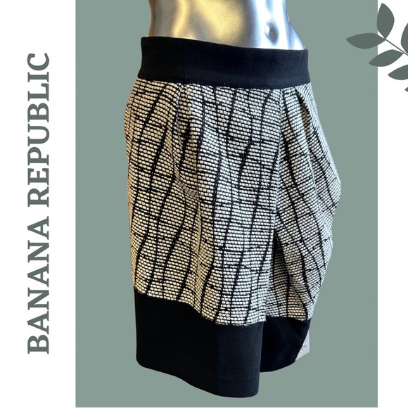 Banana Republic Black White Asymmetrical Faux Wrap Tweed Wide Band Hem Size 4 - Picture 3 of 10